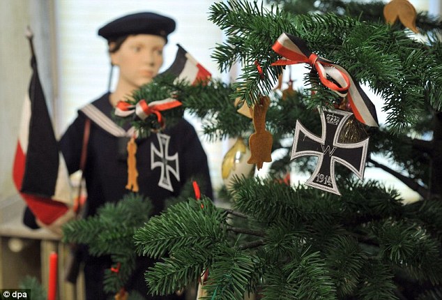 Nazi_Christmas-Tree_deco_6.jpg