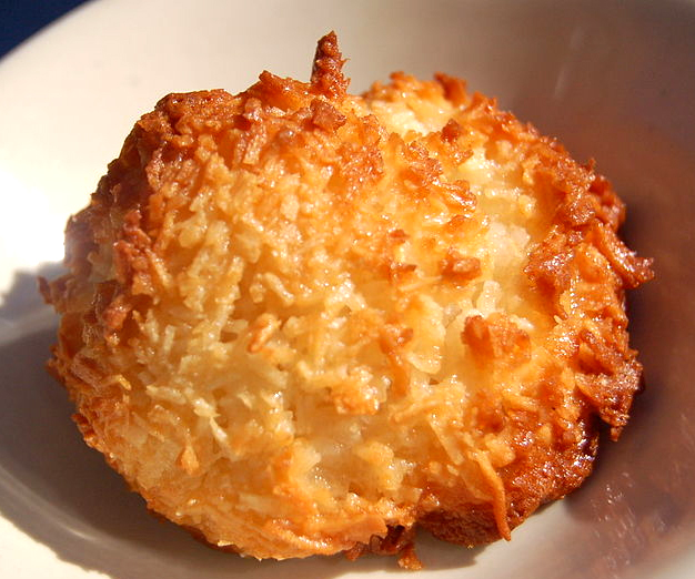 Baked Coconut Macaroons Baked Coconut Macaroons picture