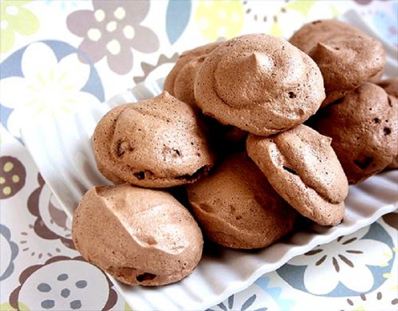 Chocolate Meringue Cookies Chocolate Meringue Cookies picture