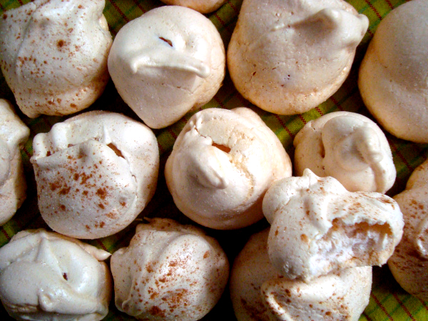 Cinnamon Meringues Cinnamon Meringues picture
