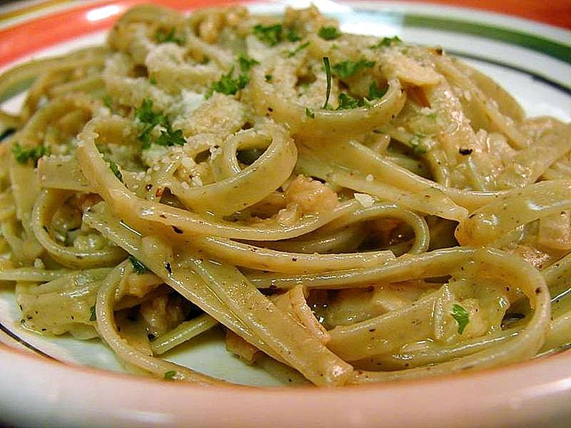 Clam Sauce With Linguine Clam Sauce With Linguine picture