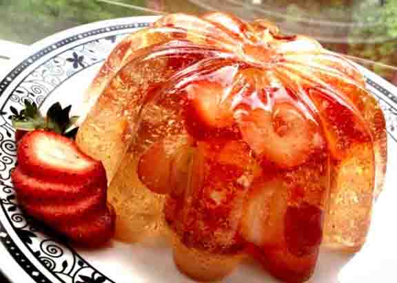 Creme-de-Menthe-Sherbet Ring with Strawberries Creme-de-Menthe-Sherbet Ring with Strawberries picture