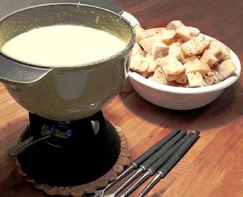 Easy Swiss Cheese Fondue Easy Swiss Cheese Fondue picture
