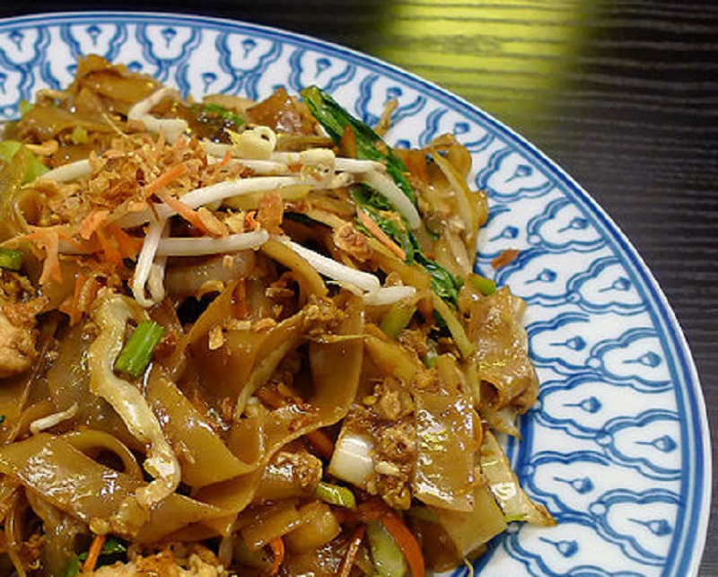 Egg Noodles In Yellow Bean And Chilli Sauce Egg Noodles In Yellow Bean And Chilli Sauce picture