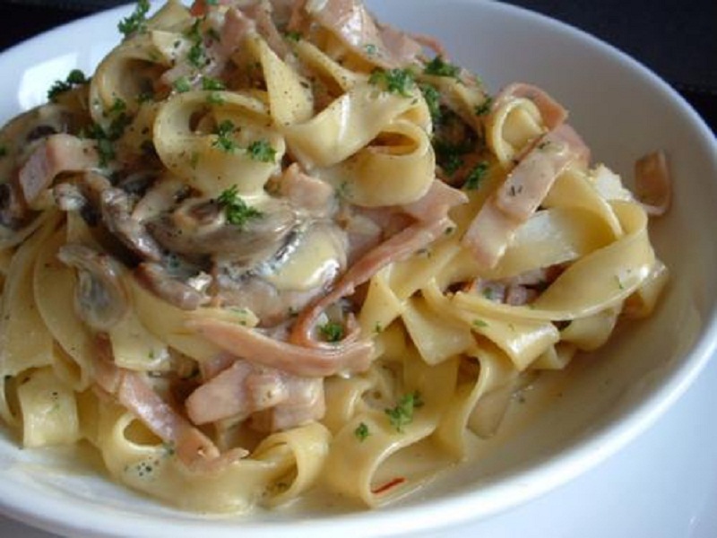 Fettuccine in Creamy Ham and Mushroom Sauce Fettuccine in Creamy Ham and Mushroom Sauce picture