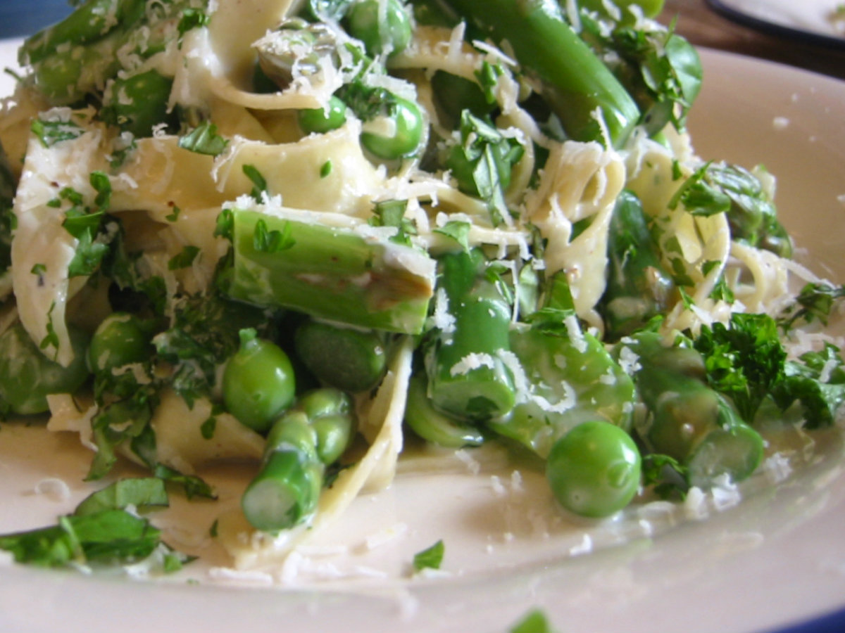 Fettuccine With Green Peas Parsley Fettuccine With Green Peas Parsley picture