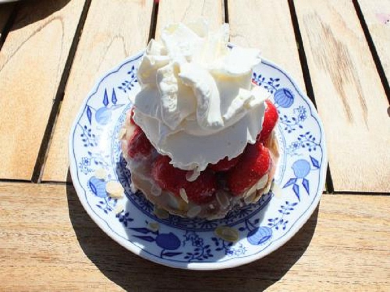Filo Ice Cream Cups with Summer Fruit Filo Ice Cream Cups with Summer Fruit picture