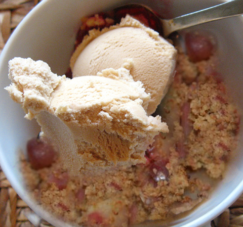 Fruity Oat Crumble Fruity Oat Crumble picture