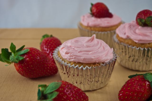 Strawberry Cupcakes Strawberry Cupcakes picture