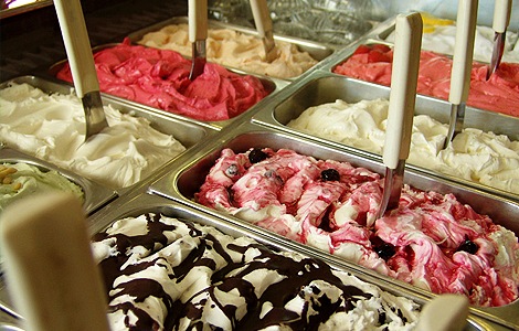 Ice cream in all flavors Multi-flavored ice creams