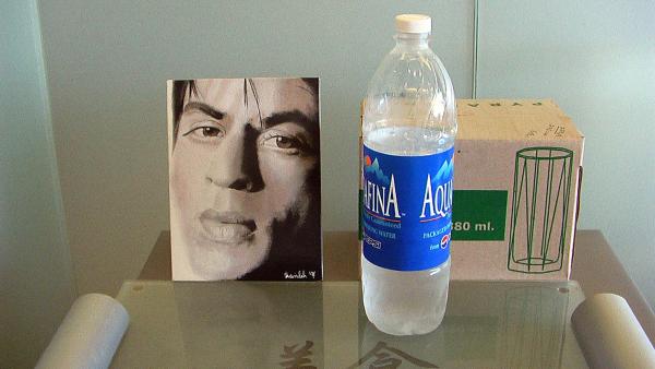 I venture into the office kitchen for a glass of water n I spot this. Another year...Another fan...Another Birthday present. - 529192-happy-birthday-message-wall-delivered-to-shahrukh-khan