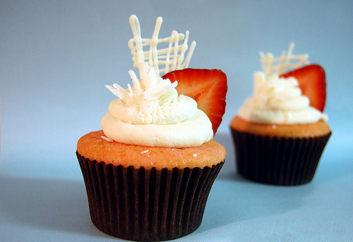 5 Easy Strawberry Cupcake Ideas by festivalfoods | iFood.tv