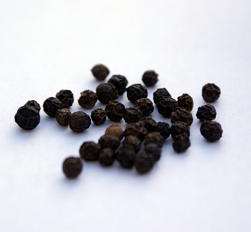 http://thumbs.ifood.tv/files/image/34/5a/535226-good-black-peppercorns-can-be-stored-in-air-tight-containers.jpg