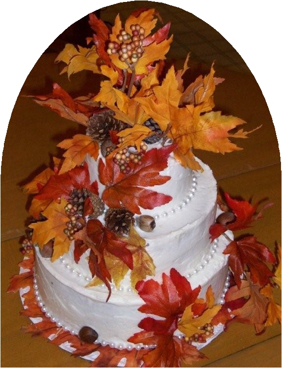 Atumn themed cakes are incomplete without fall leaf decorations.