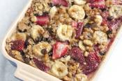 Baked Oatmeal With Strawberries, Banana And Chocolate