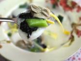 Korean Food: Oyster Rice Cake Soup (굴 떡국)