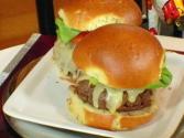 Cheeseburger With Clam And Pig Stew And Onions Fondue