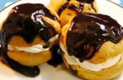 Cream Puffs With Chocolate Sauce  