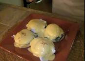 English Muffin With Spinach And Cream, Poached Eggs And Hollandaise Sauce