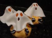 Floating Fondant Ghost Cupcakes... Easy Peasy