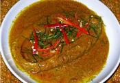 How To Eat Chuchi Pla Kaphong - Thai Fish Curry