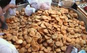 800 Kachauris Being Fried In One Kadhai At A Vendor Outside Jama Masjid In Delhi