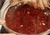 Kath Eats Pomegranate