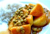 Potato And Green Peas Curry