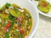 Ragda Petis - Potato Patties With Gravy