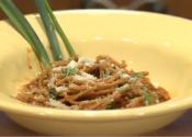 Spaghetti With Green Onions And Pasta Sauce