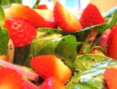 Quick And Healthy Spinach Salad With Juicy Strawberries
