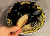 Easy And Simple Steamed Mussels