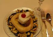 Glitz Restaurant Style Nonesuch Kiss 