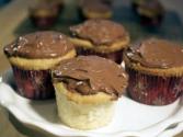 White Cupcakes With Whipped Chocolate Ganache: Cupcake Show #18