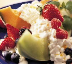 Cottage Cheese With Cereal & Fruit