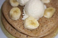 Banana Pancakes mit Vanilleeis - Vegan Kochen mit Attila