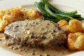How To Make Beef Tenderloin With Green Pepper Sauce