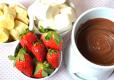 How To Make Valentine's Special Bellini And Fondue European Style
