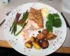 Salmon Steaks With Hollandaise Sauce