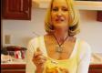 Delectable Peaches With Sour Cream And Brown Sugar Dip