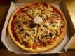 Pizza Funghi Mit Pizzahalter