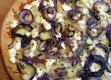 How To Make Pizza With Caramelized Onion And Fig Topping