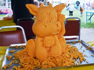 Cheese_Carving_At_Wisconsin_Cheese_Festi