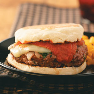 Grilled hamburger pizza for kids 