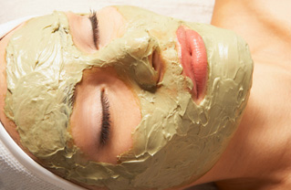 Skin care remedies in the natural way make use of fresh fruits and vegetables as face masks and packs
