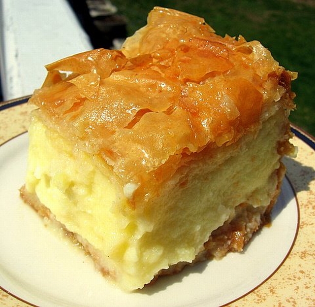 galaktompoureko-a-greek-dessert-filled-with-phyllo-filled-with-pastry