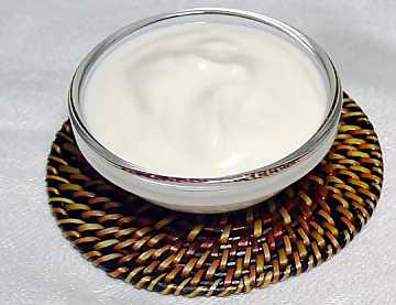 Eating yogurt everyday is good for health.