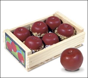 Using straws and newspapers to keep apples over winter