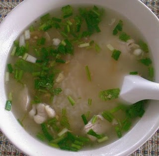 Light and healthy, Khao Tom is a popular breakfast choice. 