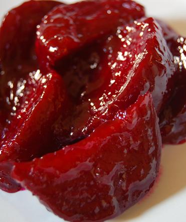 Leave the pickled beetroot for a month to mature.